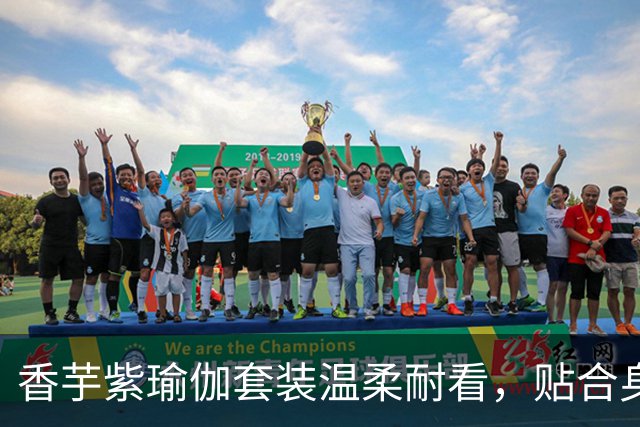 香芋紫瑜伽套装温柔耐看，贴合身形，轻松勾勒流畅自然身体线条
